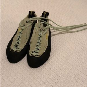 La Sportiva 234-Mythos Women’s Rock Climbing shoes